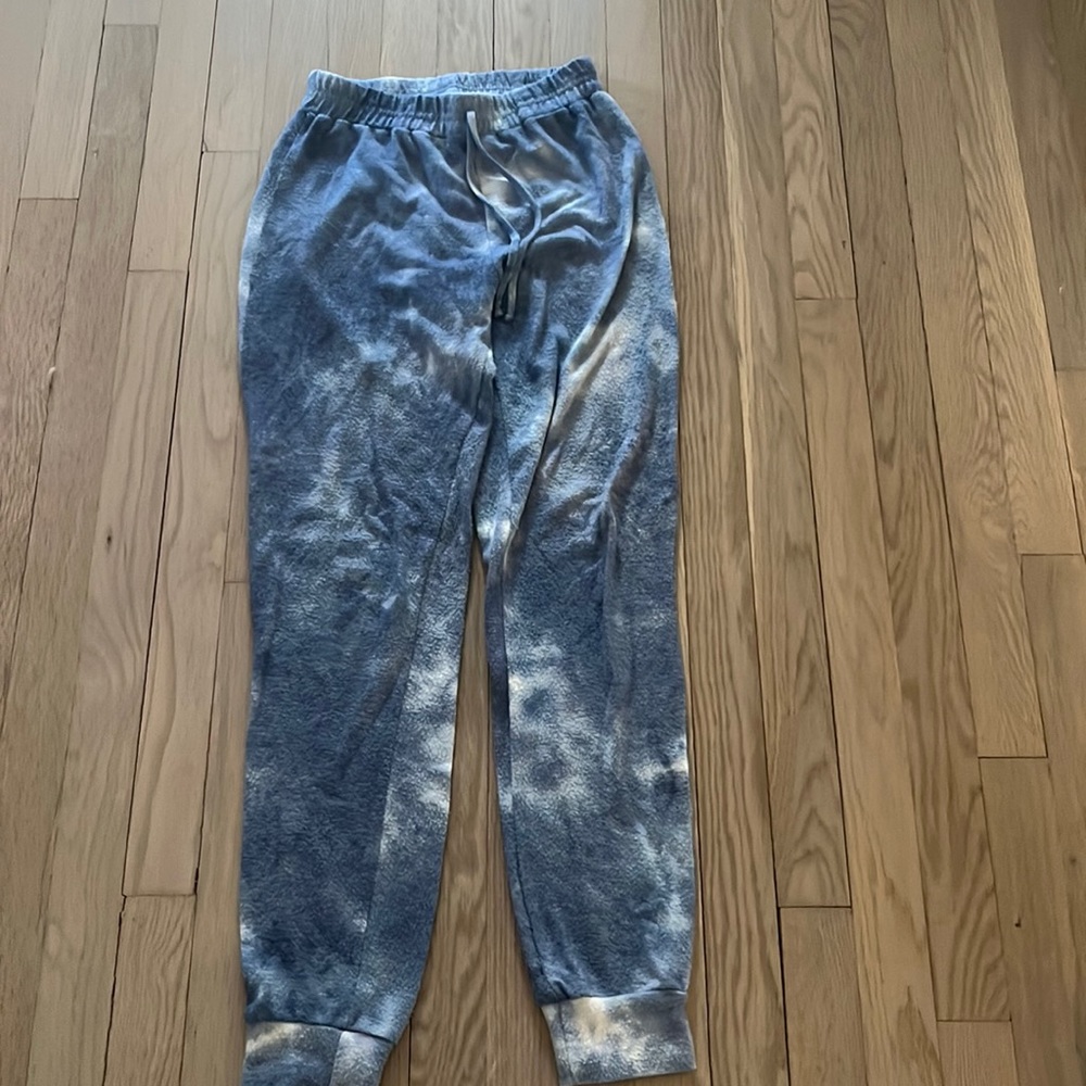 Blue tie-dye sweatpants.ages 8-10